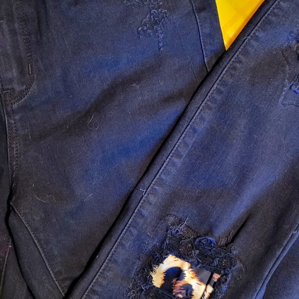 Size 5 - Judy Blue True Black, leopard patch. Mid Rise.